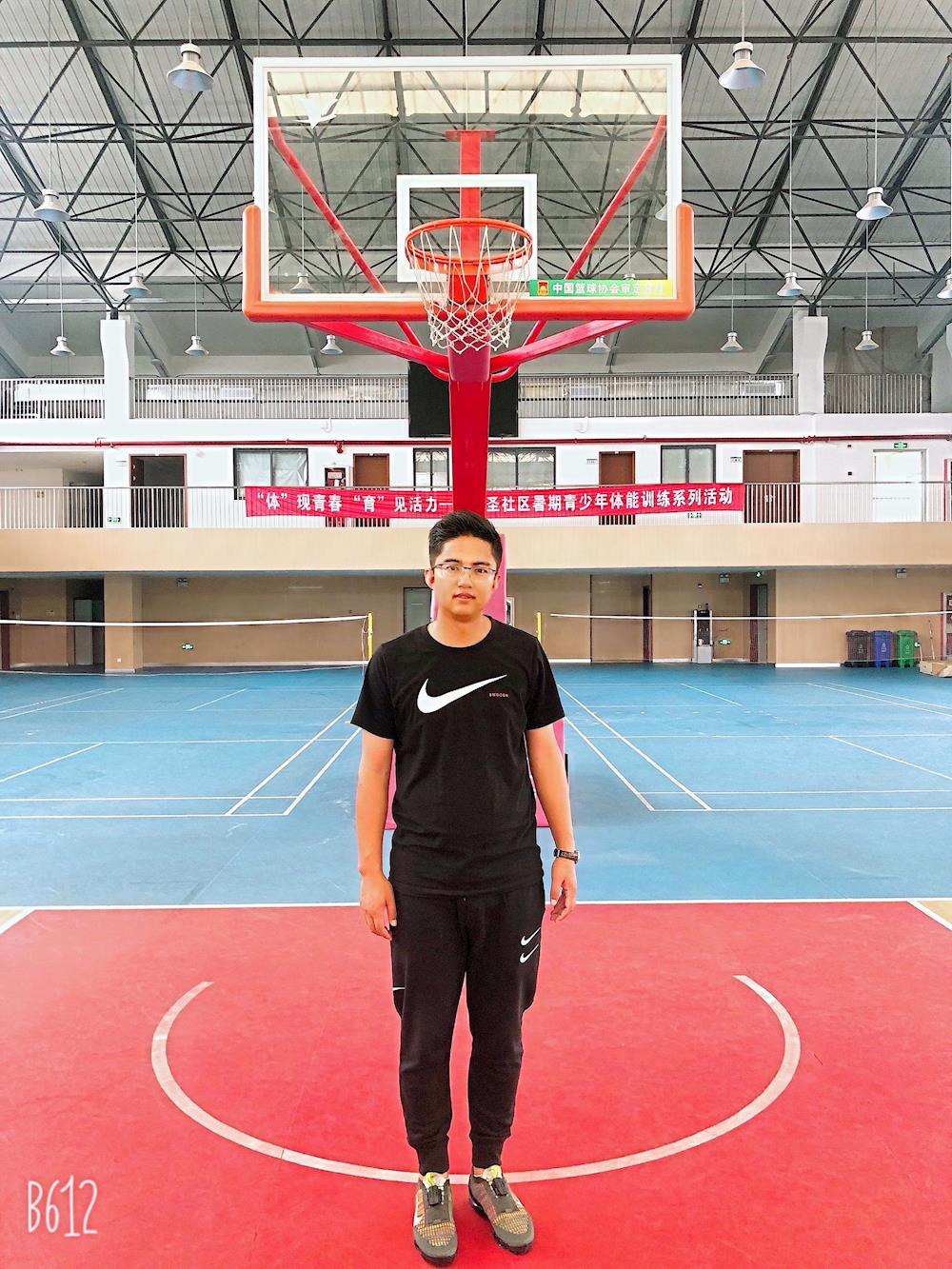 学科带头人    邹翔