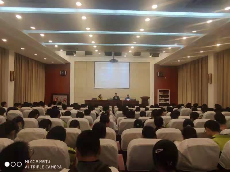 雄心志四海，万里望风尘