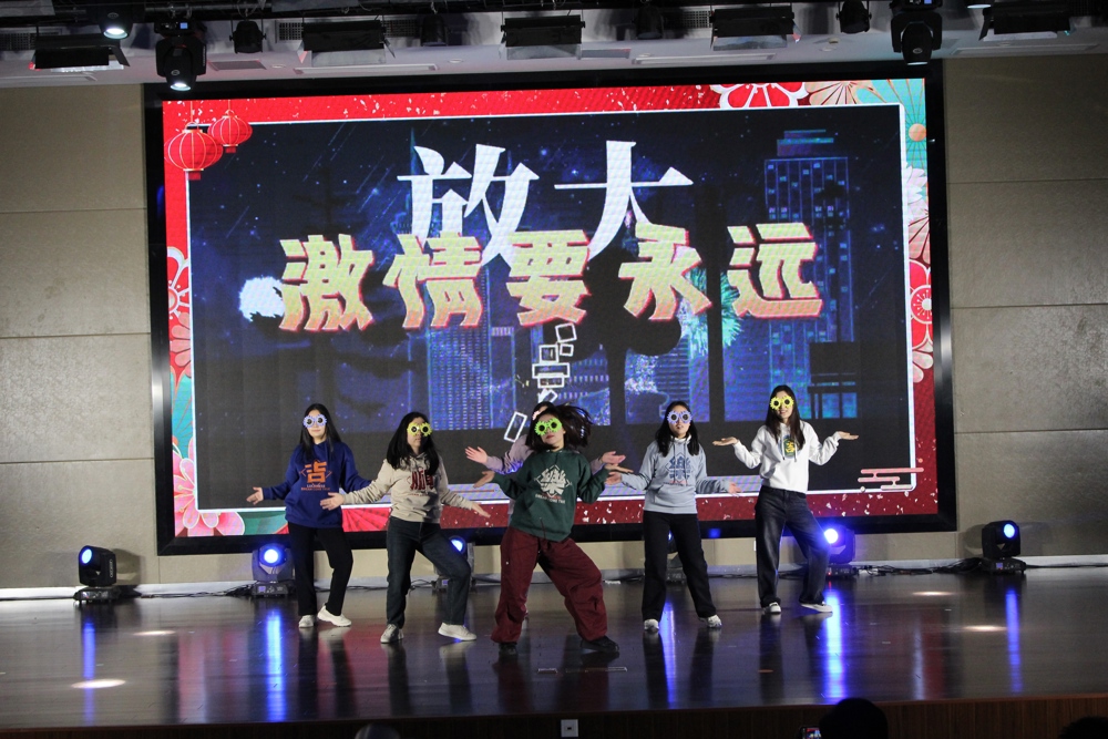 龙腾四海乘风破浪，励行精耕履践致远